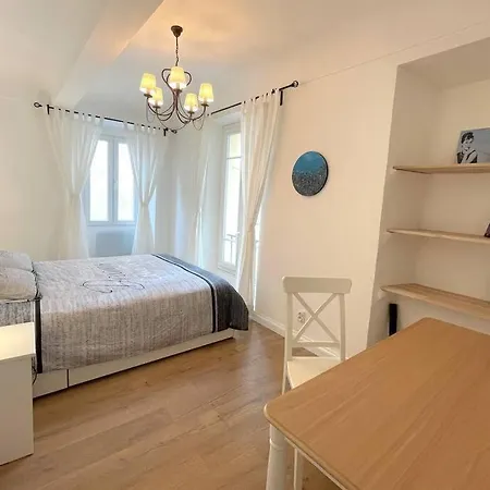 Charming 2 Beds In Old Port 발로리스