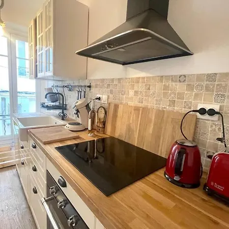 Charming 2 Beds In Old Port Apartment